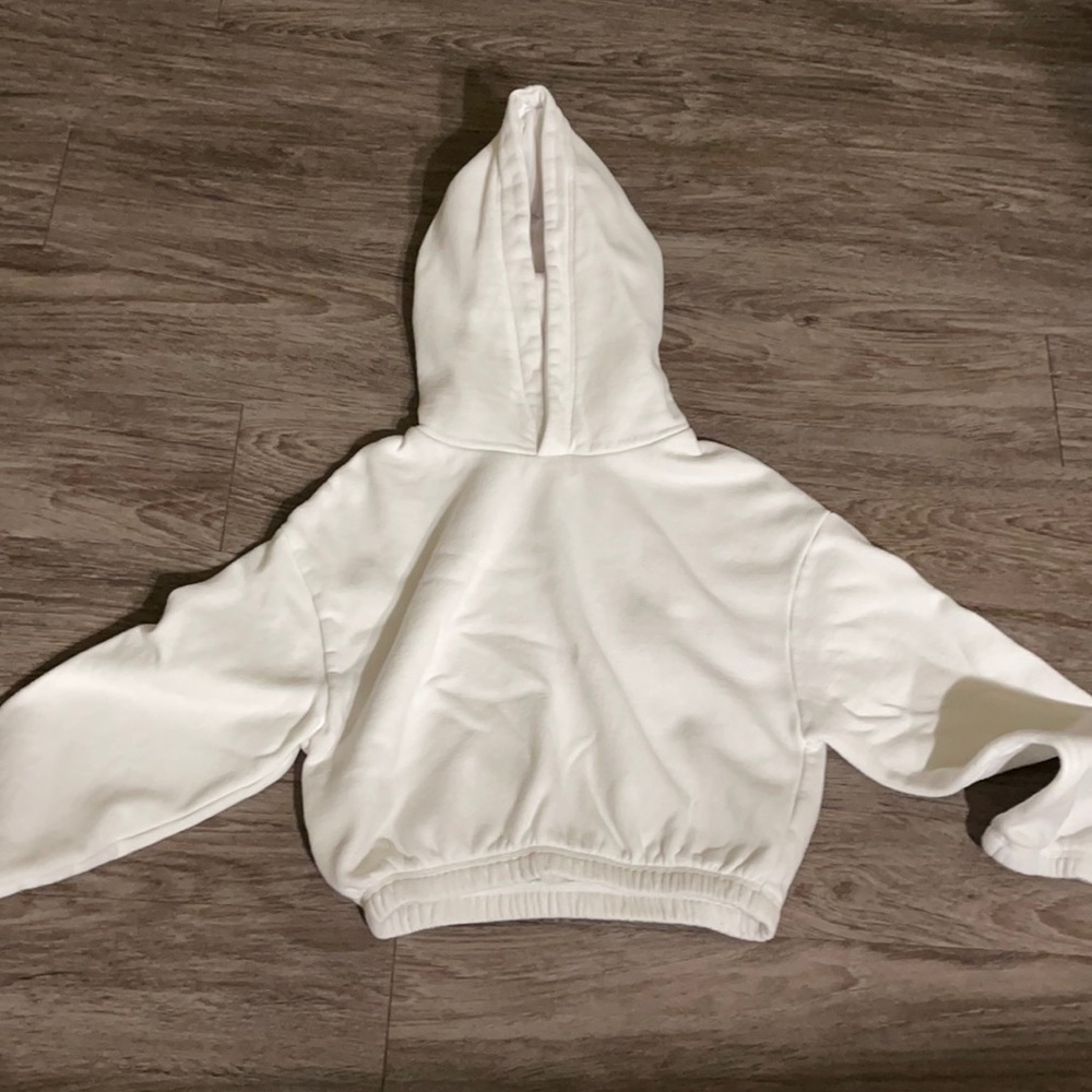 White crop sweatshirt